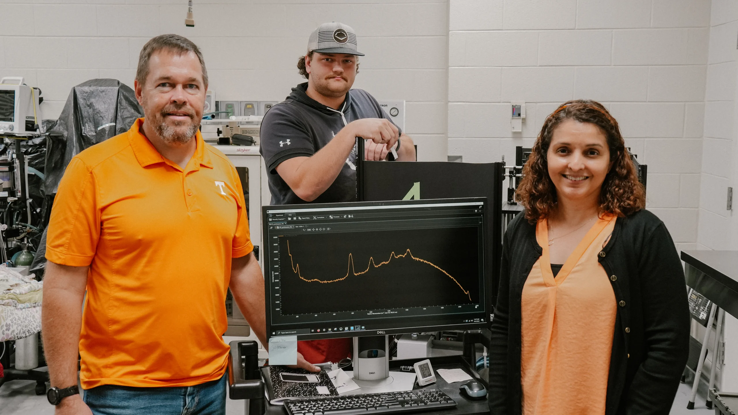 Group photo of researchers in a laboratory